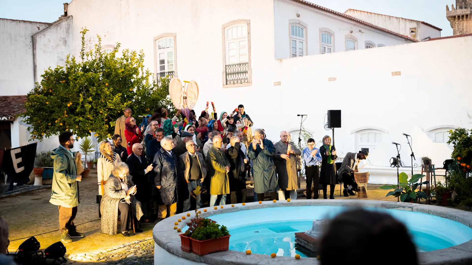 _joayoversosroldayo_2023_odisseianacional_tndmii_ondaamarela_ouvidosaovento_apresentacyayo_11nov_beja_lowres_99_10923048506554f7724b96c.jpg _joayoversosroldayo_2023_odisseianacional_tndmii_ondaamarela_ouvidosaovento_apresentacyayo_11nov_beja_lowres_99_10923048506554f7724b96c.jpg